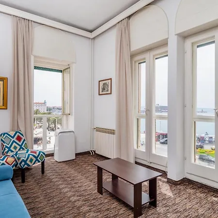 Bellevue 3* Сплит